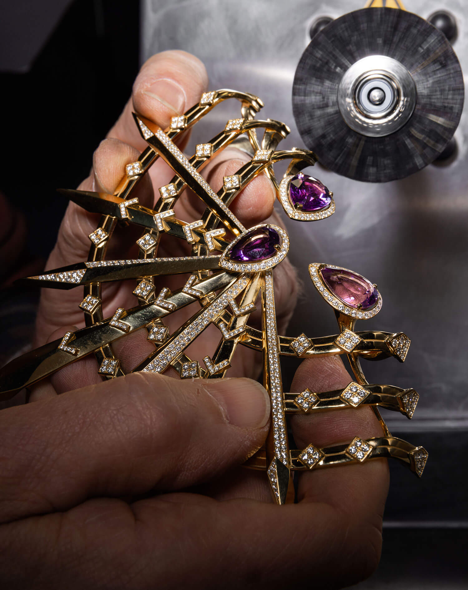 Sculpted-jewelry-handbags-savoir-faire